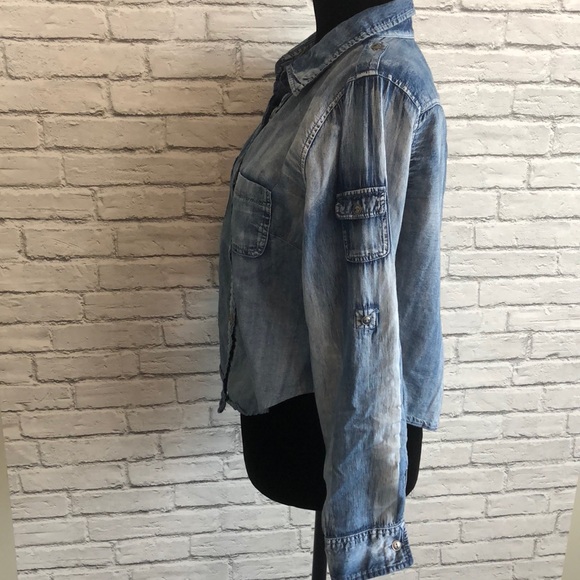 ⚡️Red Tulips crop chambray denim top size XL - Picture 4 of 8